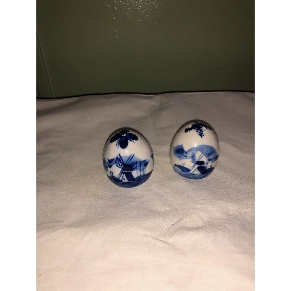 Delft Blue Ceramic Egg Salt and Pepper Shakers Windmill Floral Blue White 2in